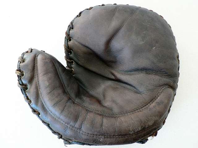 Early 1900's Spalding Crescent Basemitt Front